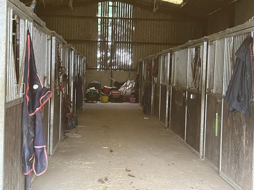 Stable aisle