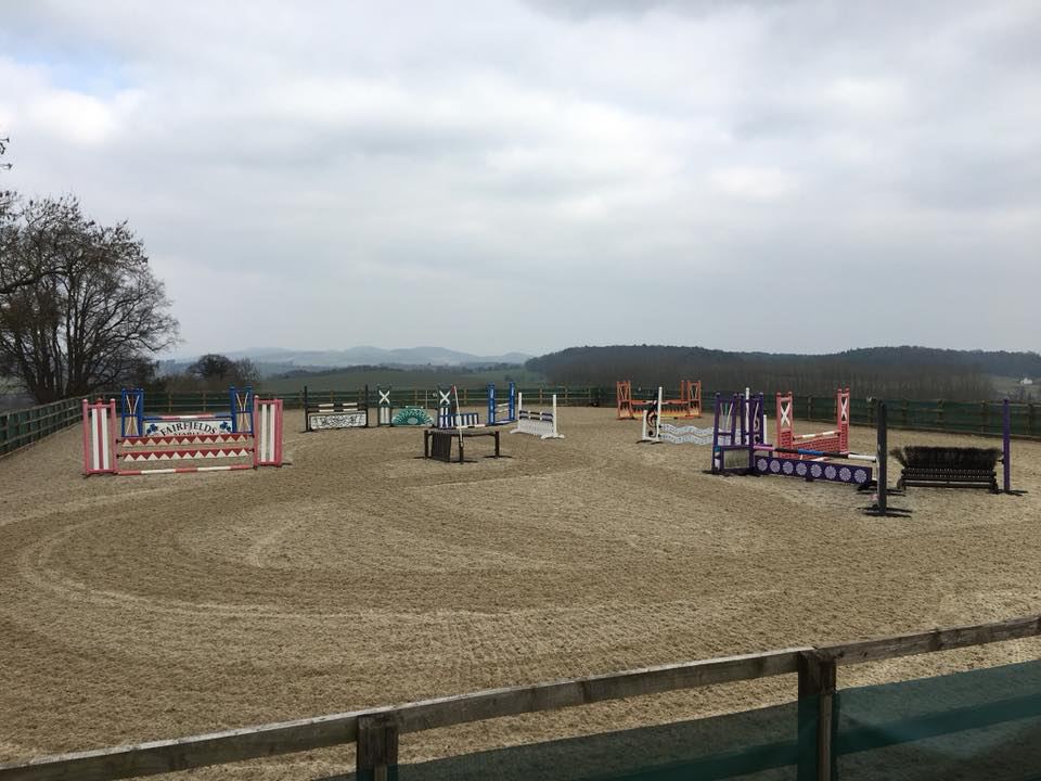 Show jumps in an arena
