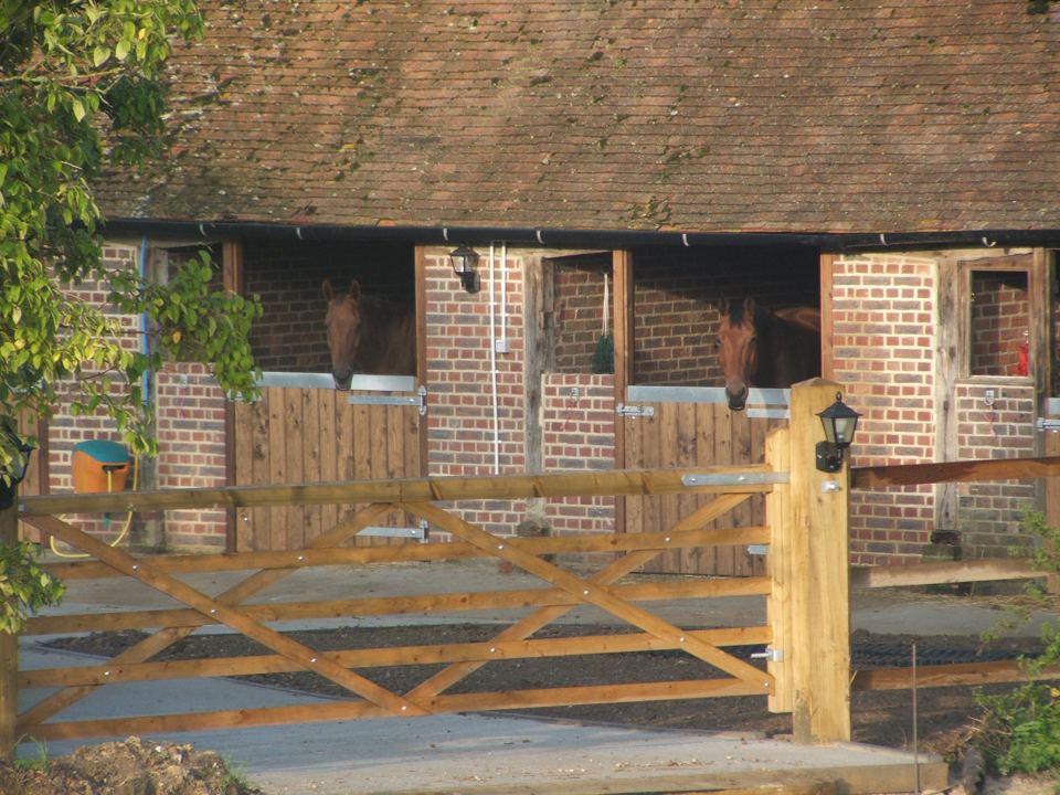 Stable block with gate