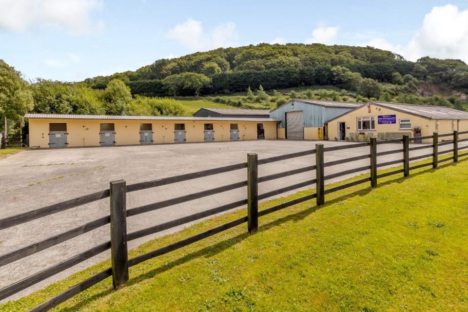 Stable block and fence