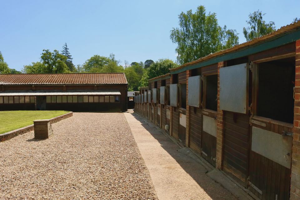 Stable row